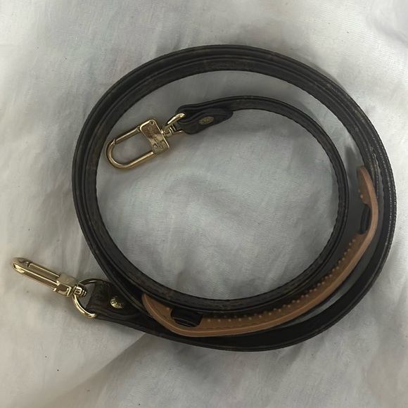 Louis Vuitton Other - Louis Vuitton EUC Monogram Strap
